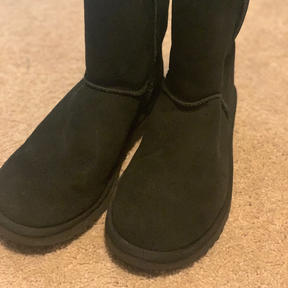 Black UGG Mid boots 🥾